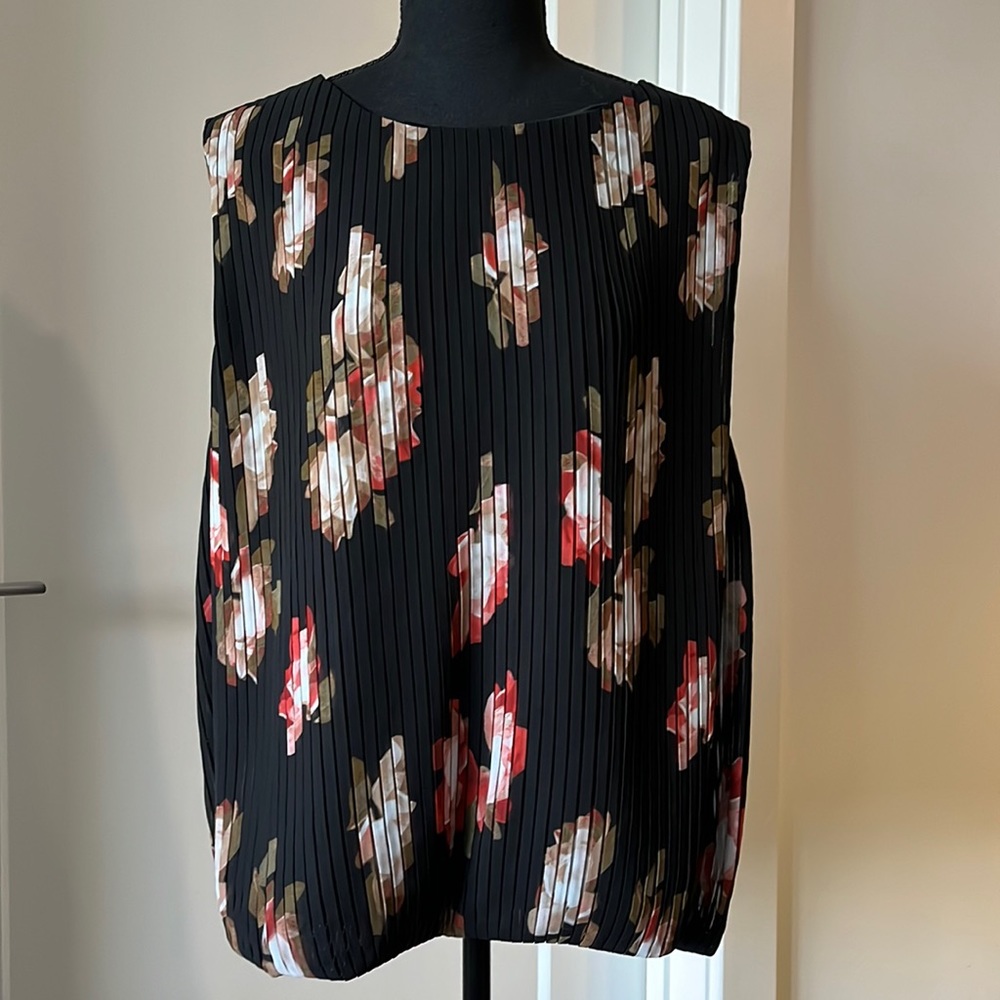 Black Sleeveless Blouse with flowers